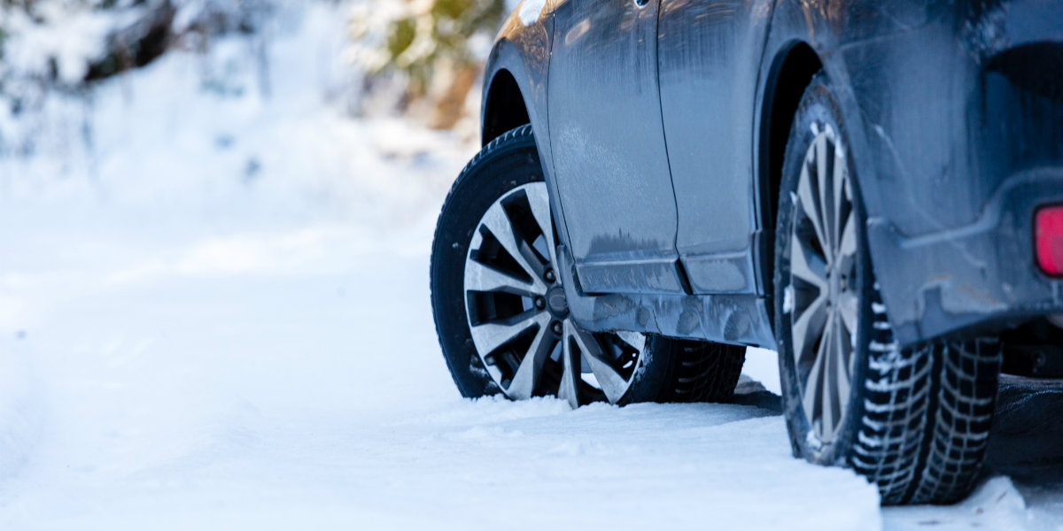 Autoreifen im Schnee