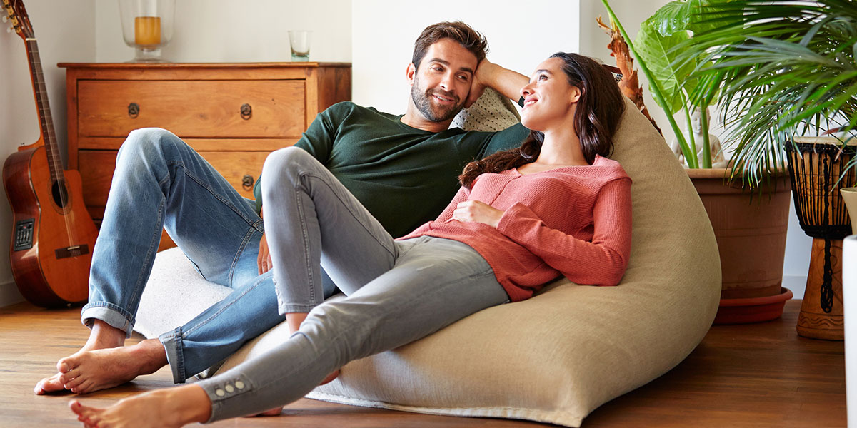 Pärchen in der Wohnung