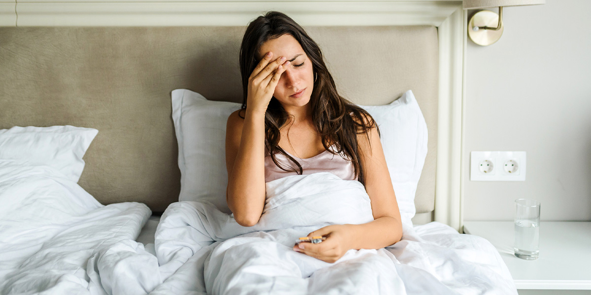 Urlaubsanspruch für Langzeitkranke Urlaubsanspruch für Langzeitkranke: Kranke Frau im Bett